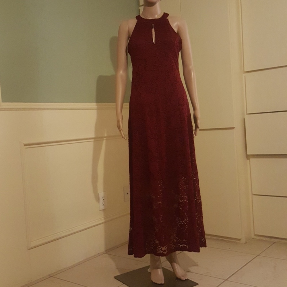 Beautiful burgundy dress!!💕💕💕